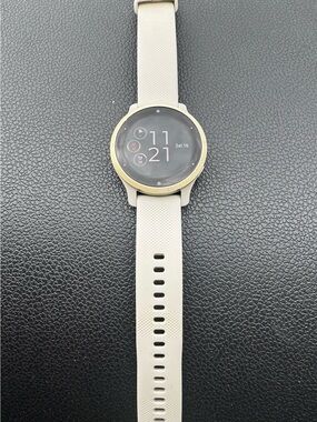 Garmin Venu 2 Smartwatch with Silicone Band and 2 new bands.